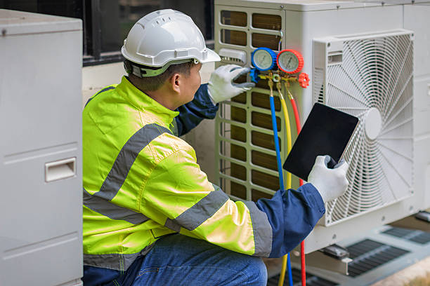 Professional Air Conditioning Repair technician working in Farmington, MI